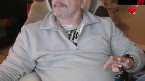 Snapshot of zander007 chatting on 11/14/25, 03:33 zander007 online show from 11/14/25, 03:33