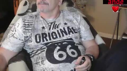 Snapshot of zander007 chatting on 11/16/25, 02:11 zander007 online show from 11/16/25, 02:11