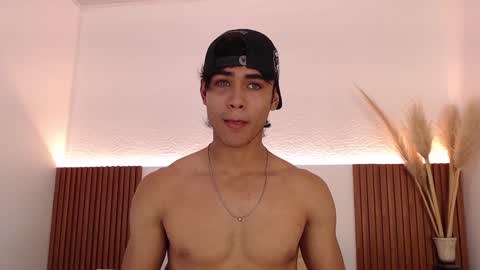 Snapshot of zander_2120 chatting on 12/05/24, 02:11 Zander online show from 12/05/24, 02:11