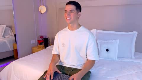 Snapshot of zanedawson chatting on 11/07/25, 04:56 Zane Dawson online show from 11/07/25, 04:56