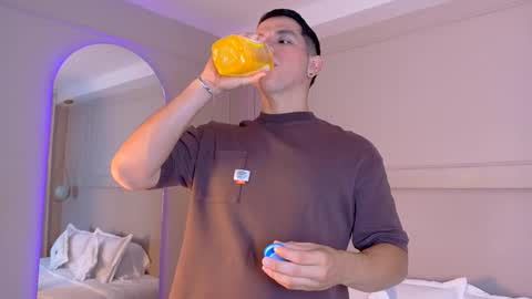 Snapshot of zanedawson chatting on 11/11/25, 03:17 Zane Dawson online show from 11/11/25, 03:17