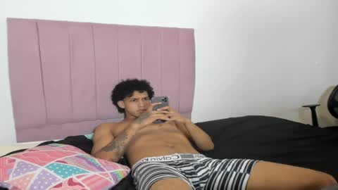 Snapshot of zanxley_ chatting on 12/13/24, 04:00 zanxley_ online show from 12/13/24, 04:00