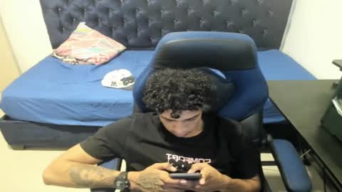 Snapshot of zanxley_ chatting on 12/26/24, 02:12 zanxley_ online show from 12/26/24, 02:12