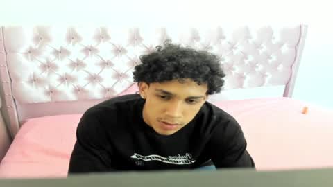 Snapshot of zanxley_ chatting on 01/10/25, 07:43 zanxley_ online show from 01/10/25, 07:43