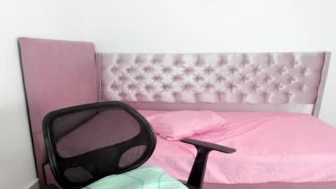 Snapshot of zanxley_ chatting on 01/19/25, 10:28 zanxley_ online show from 01/19/25, 10:28