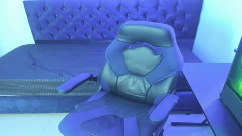 Snapshot of zanxley_ chatting on 01/28/25, 01:29 zanxley_ online show from 01/28/25, 01:29