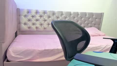 Snapshot of zanxley_ chatting on 01/29/25, 01:05 zanxley_ online show from 01/29/25, 01:05