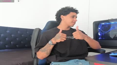 Snapshot of zanxley_ chatting on 01/29/25, 03:26 zanxley_ online show from 01/29/25, 03:26