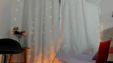 Snapshot of zaradulce chatting on 02/21/25, 12:06 Zara . online show from 02/21/25, 12:06