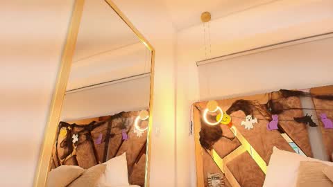 Zarah Andrews online show from 10/06/25, 11:51