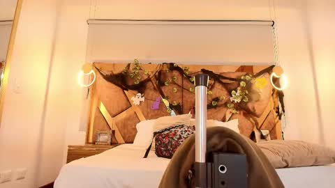 Zarah Andrews online show from 10/11/25, 03:10