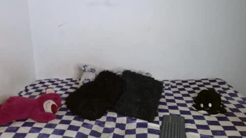 Snapshot of zarah_uwu chatting on 10/11/25, 02:33 zarah online show from 10/11/25, 02:33