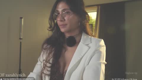 Snapshot of zarahlynch chatting on 11/04/25, 10:09 Miss Lynch Next show 2911 online show from 11/04/25, 10:09