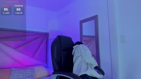 Zara Lim  online show from 02/03/25, 12:03