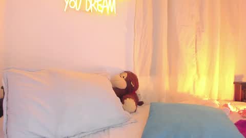 Snapshot of zaraparkers chatting on 02/05/25, 10:22 online show from 02/05/25, 10:22