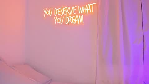 Snapshot of zaraparkers chatting on 02/16/25, 08:33 online show from 02/16/25, 08:33