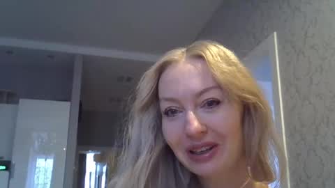 Snapshot of zarinaswift chatting on 12/09/24, 04:45 Zarina Swift online show from 12/09/24, 04:45