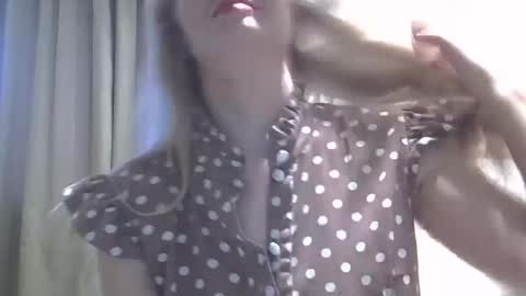 Snapshot of zarinaswift chatting on 12/20/24, 07:33 Zarina Swift online show from 12/20/24, 07:33