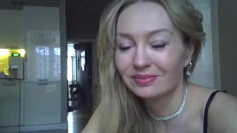 Snapshot of zarinaswift chatting on 01/20/25, 04:10 Zarina Swift online show from 01/20/25, 04:10