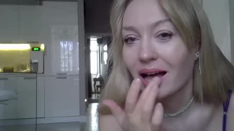 Snapshot of zarinaswift chatting on 01/22/25, 04:44 Zarina Swift online show from 01/22/25, 04:44