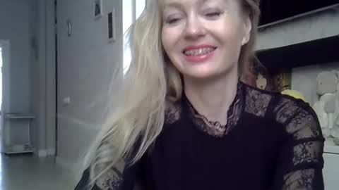 Snapshot of zarinaswift chatting on 03/09/25, 08:18 Zarina Swift online show from 03/09/25, 08:18