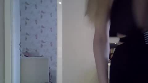 Snapshot of zarinaswift chatting on 03/11/25, 12:06 Zarina Swift online show from 03/11/25, 12:06