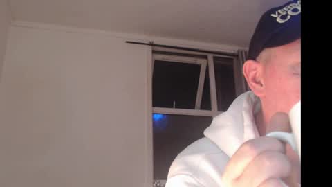 Snapshot of zecusbugato chatting on 11/23/25, 05:35 zecusbugato online show from 11/23/25, 05:35