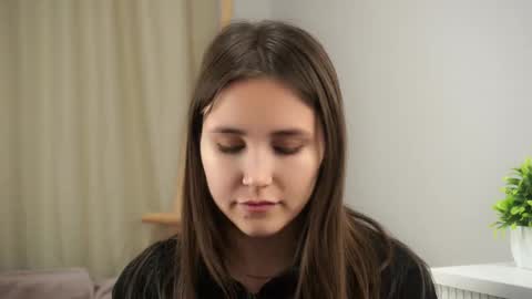 Emilia online show from 10/12/25, 12:53