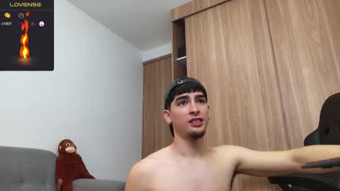 Snapshot of zenn_rush chatting on 12/14/24, 12:12 Zenn online show from 12/14/24, 12:12