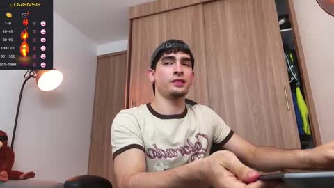Snapshot of zenn_rush chatting on 01/02/25, 07:40 Zenn online show from 01/02/25, 07:40