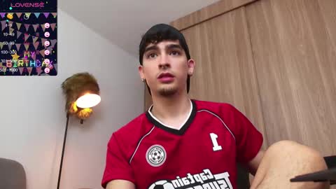 Snapshot of zenn_rush chatting on 01/25/25, 12:37 Zenn online show from 01/25/25, 12:37
