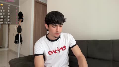 Snapshot of zenn_rush chatting on 09/15/25, 01:44 Zenn online show from 09/15/25, 01:44