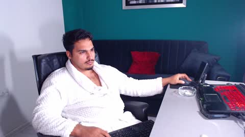 Snapshot of zenobaro chatting on 02/06/25, 04:25 zenobaro online show from 02/06/25, 04:25