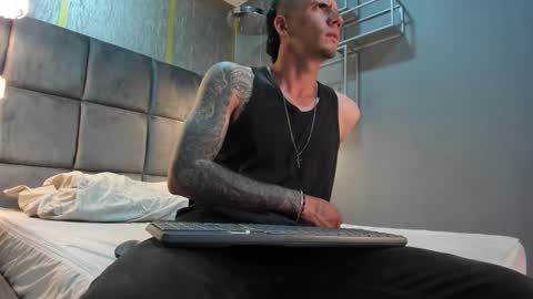 Snapshot of zeta_fox99 chatting on 11/09/25, 05:39 zeta fox99 online show from 11/09/25, 05:39