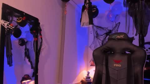 Snapshot of zeus_blaze chatting on 10/16/25, 05:19 zeus_blaze online show from 10/16/25, 05:19