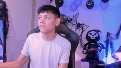 Snapshot of zeus_blaze chatting on 10/18/25, 11:44 zeus_blaze online show from 10/18/25, 11:44