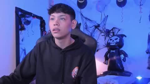 Snapshot of zeus_blaze chatting on 10/21/25, 12:06 zeus_blaze online show from 10/21/25, 12:06