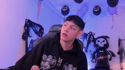 Snapshot of zeus_blaze chatting on 10/29/25, 03:47 zeus_blaze online show from 10/29/25, 03:47