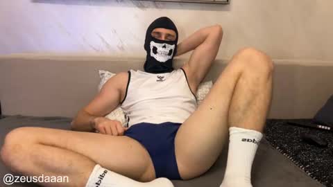 Snapshot of zeusdaaan chatting on 10/30/25, 09:04 Zeus online show from 10/30/25, 09:04