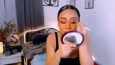 Snapshot of zialustts chatting on 10/19/25, 03:56 Zia online show from 10/19/25, 03:56