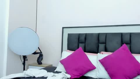 zia online show from 10/09/25, 12:03