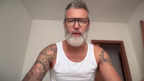 zkopa69 online show from 10/18/25, 07:31