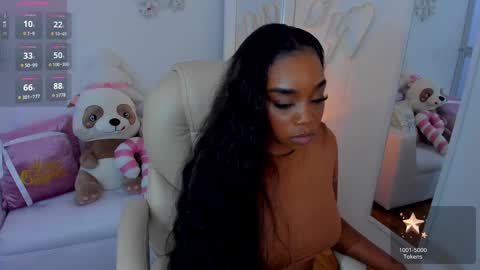 Snapshot of zobe_love chatting on 12/19/24, 10:53 Zobe Love online show from 12/19/24, 10:53