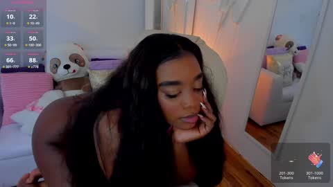 Snapshot of zobe_love chatting on 01/11/25, 02:20 Zobe Love online show from 01/11/25, 02:20