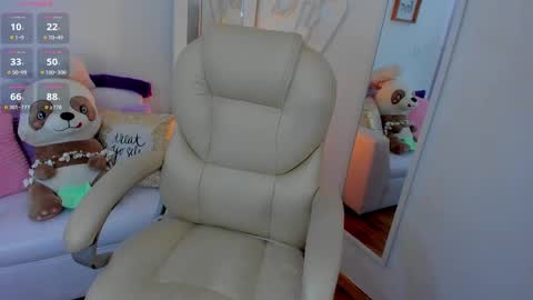 Snapshot of zobe_love chatting on 02/27/25, 11:26 Zobe Love online show from 02/27/25, 11:26