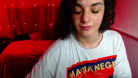 Snapshot of zoe_0111 chatting on 02/14/25, 06:19 zoe_0111 online show from 02/14/25, 06:19