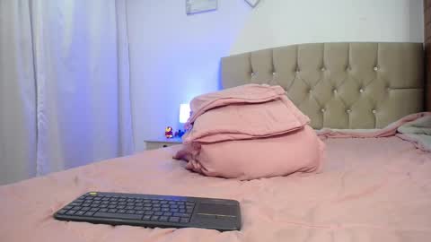 Snapshot of zoe_alanaa chatting on 02/02/25, 02:06 ZOEE online show from 02/02/25, 02:06