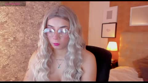 Snapshot of zoe_alanaa chatting on 10/13/25, 06:52 ZOEE online show from 10/13/25, 06:52