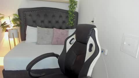 Zoe  online show from 01/14/25, 03:04