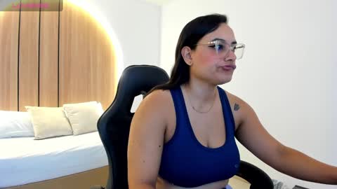 Zoe  online show from 09/29/25, 12:10